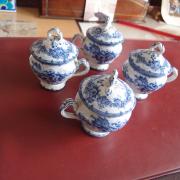 4 tasses avec couvercle, porcelaine bleue